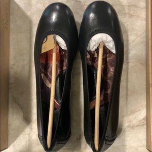 NIB Born Julianne Black Flats size 10
